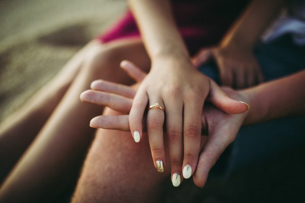 7 Beach-Themed Nail Looks for the Summer