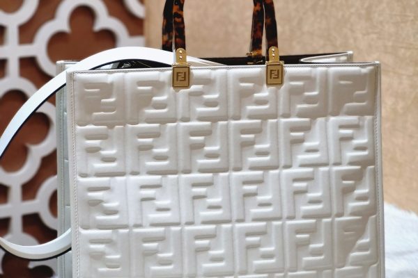 The White Bag is the Bag of the Summer