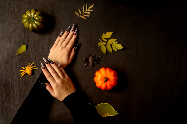 nail art spooky