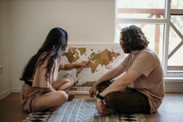 10 Struggles of Long-Distance Relationships & How to Solve Them