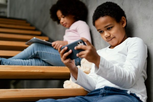 Keep Your Kids Aware of Social Media